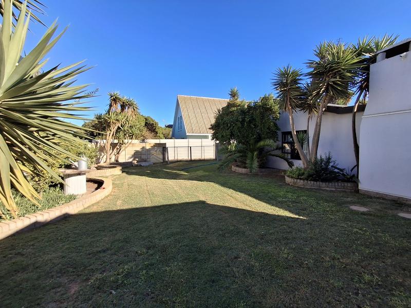4 Bedroom Property for Sale in Britannia Bay Western Cape